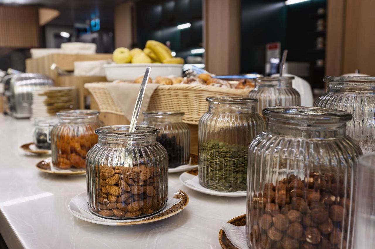 Novotel Living Almaty Jetisu Kültér fotó