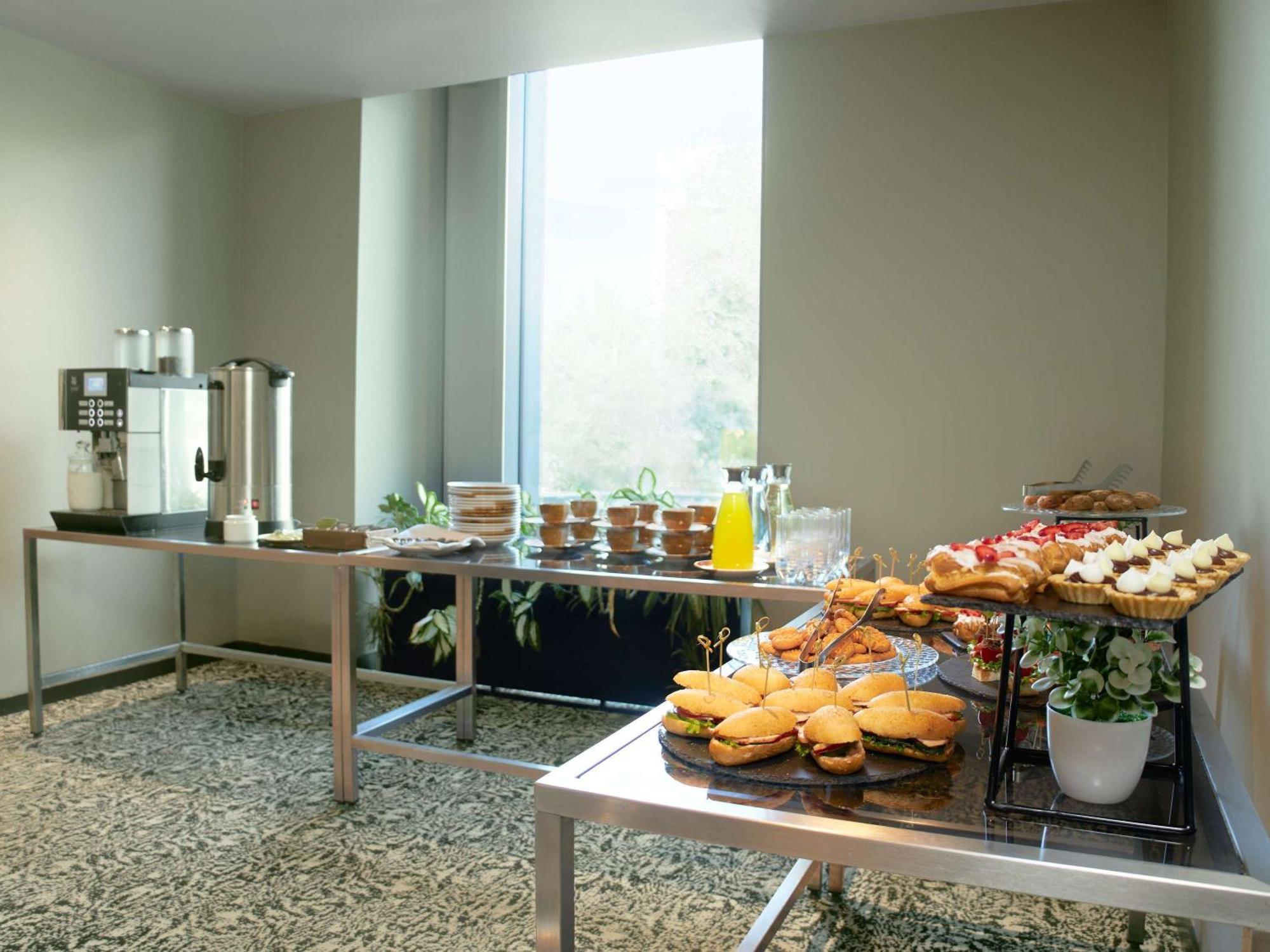 Novotel Living Almaty Jetisu Kültér fotó