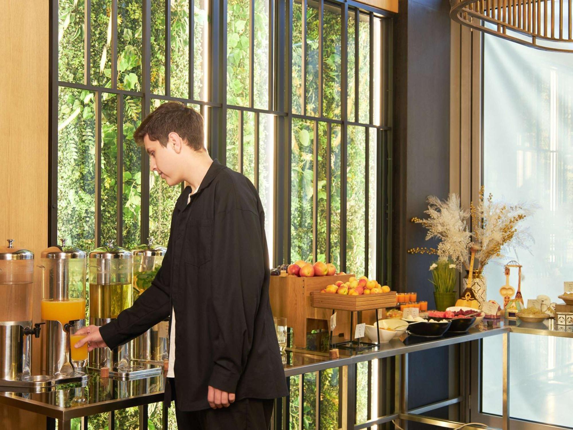 Novotel Living Almaty Jetisu Kültér fotó