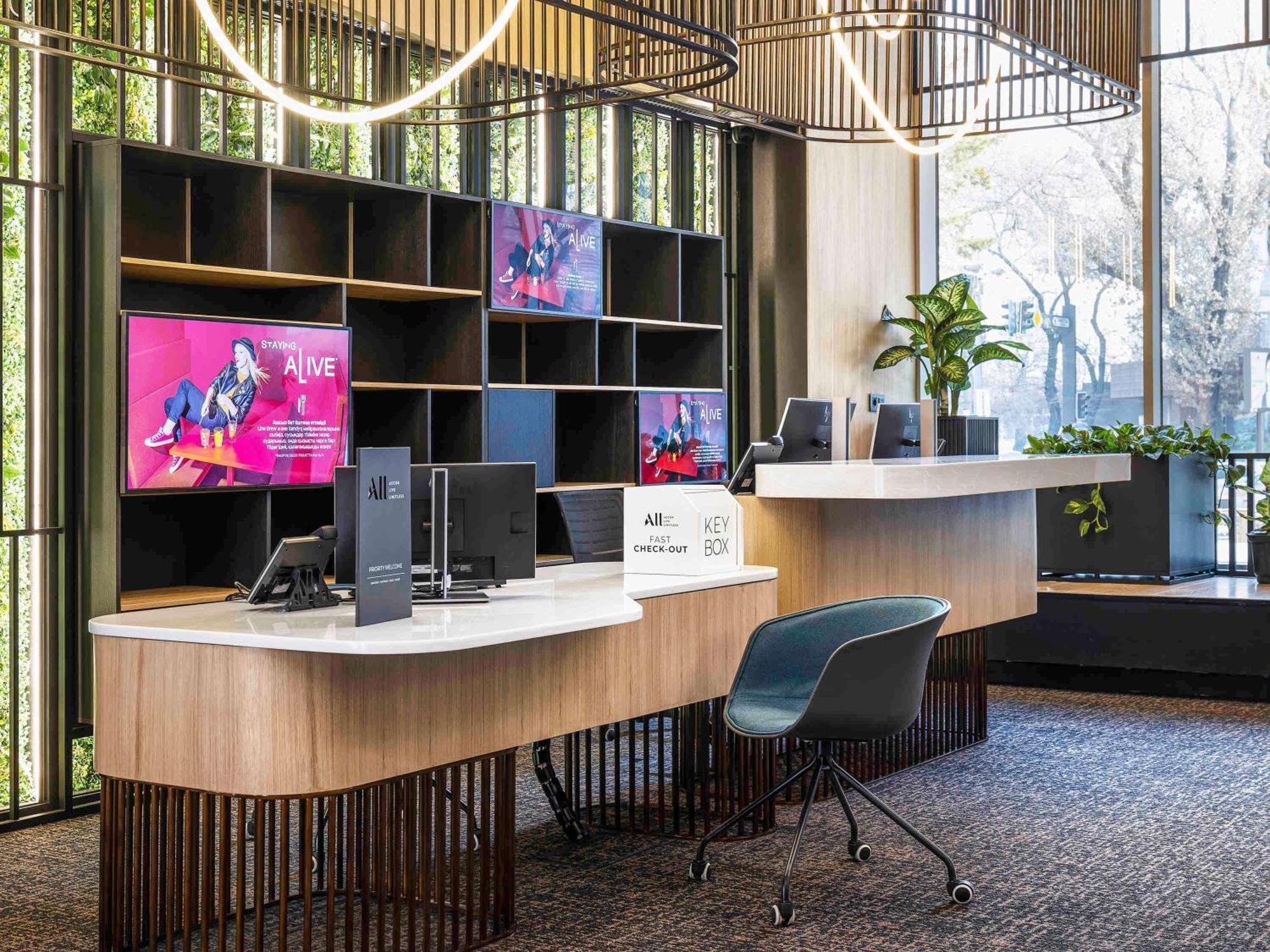 Novotel Living Almaty Jetisu Kültér fotó